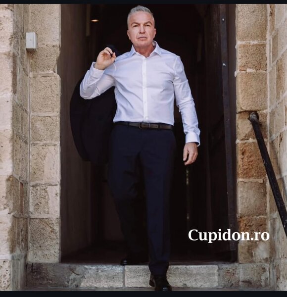 Om de afaceri caut partenera 30-40 ani pentru casatorie.